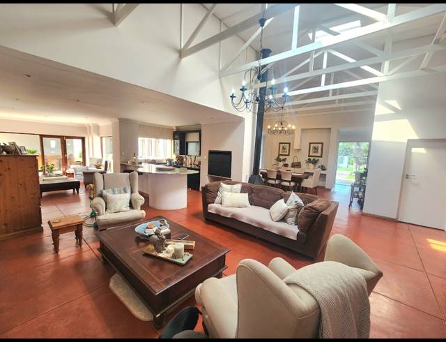 4 BEDROOM HOUSE FOR SALE IN ZAMBEZI COUNTRY ESTATE